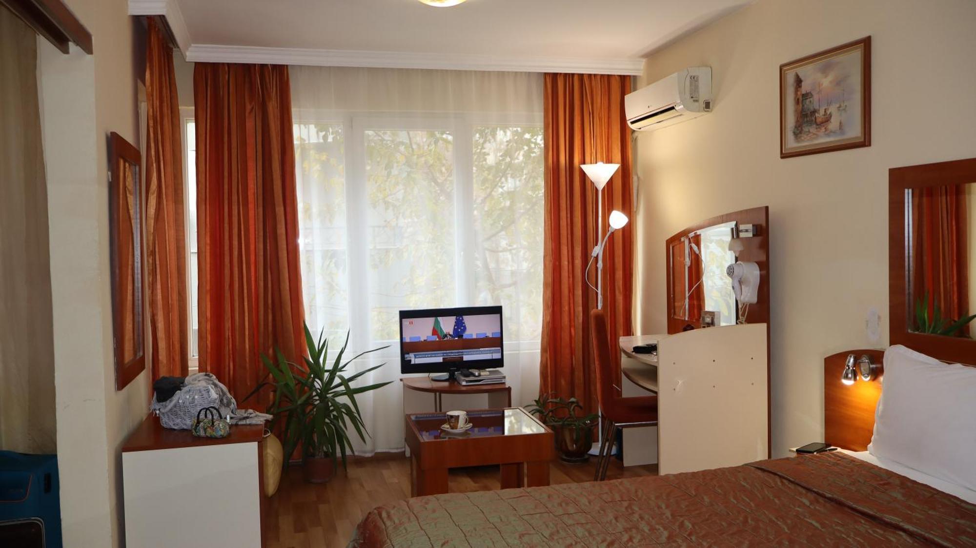 Hotel Palitra Βάρνα Εξωτερικό φωτογραφία