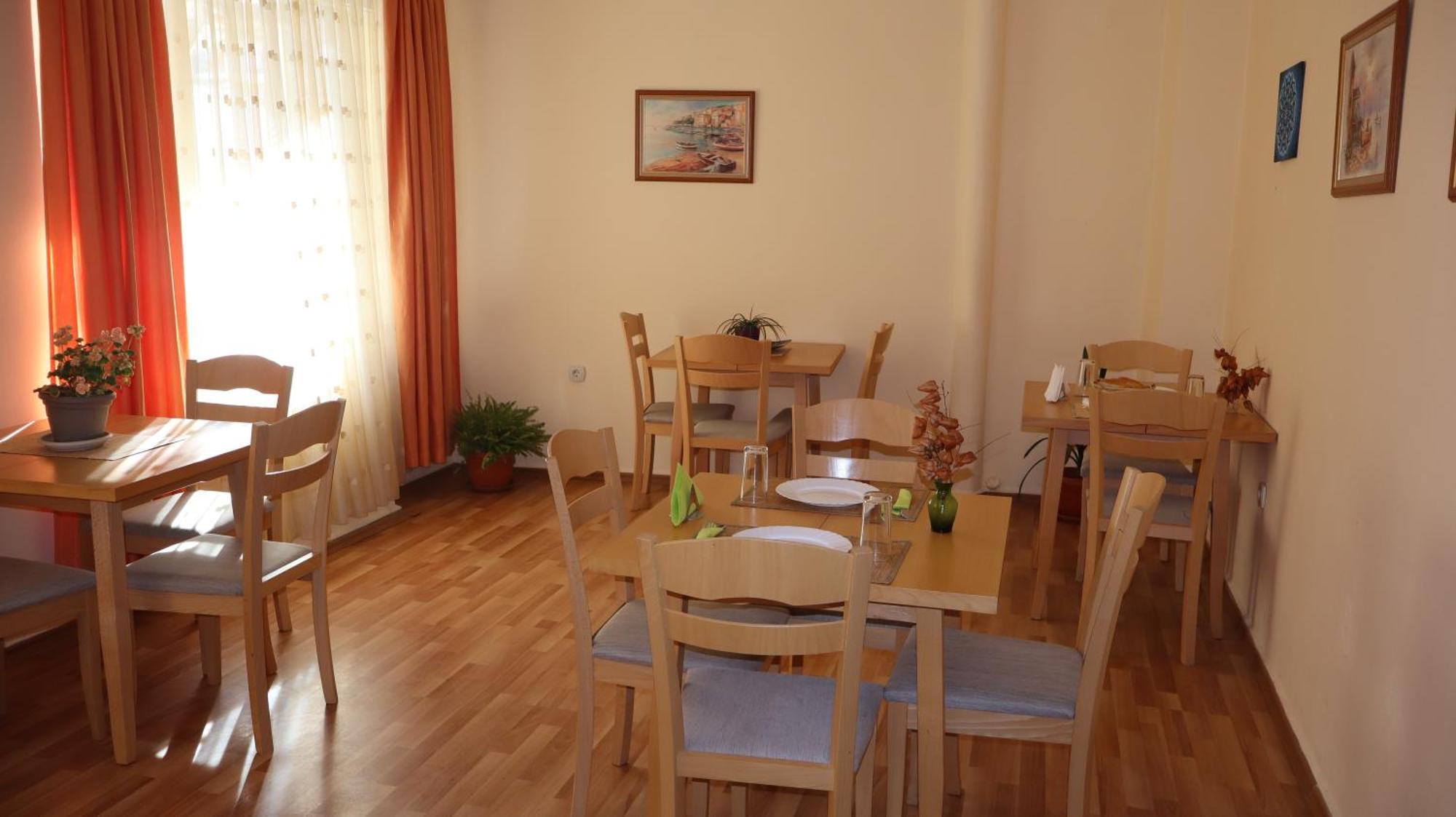 Hotel Palitra Βάρνα Εξωτερικό φωτογραφία